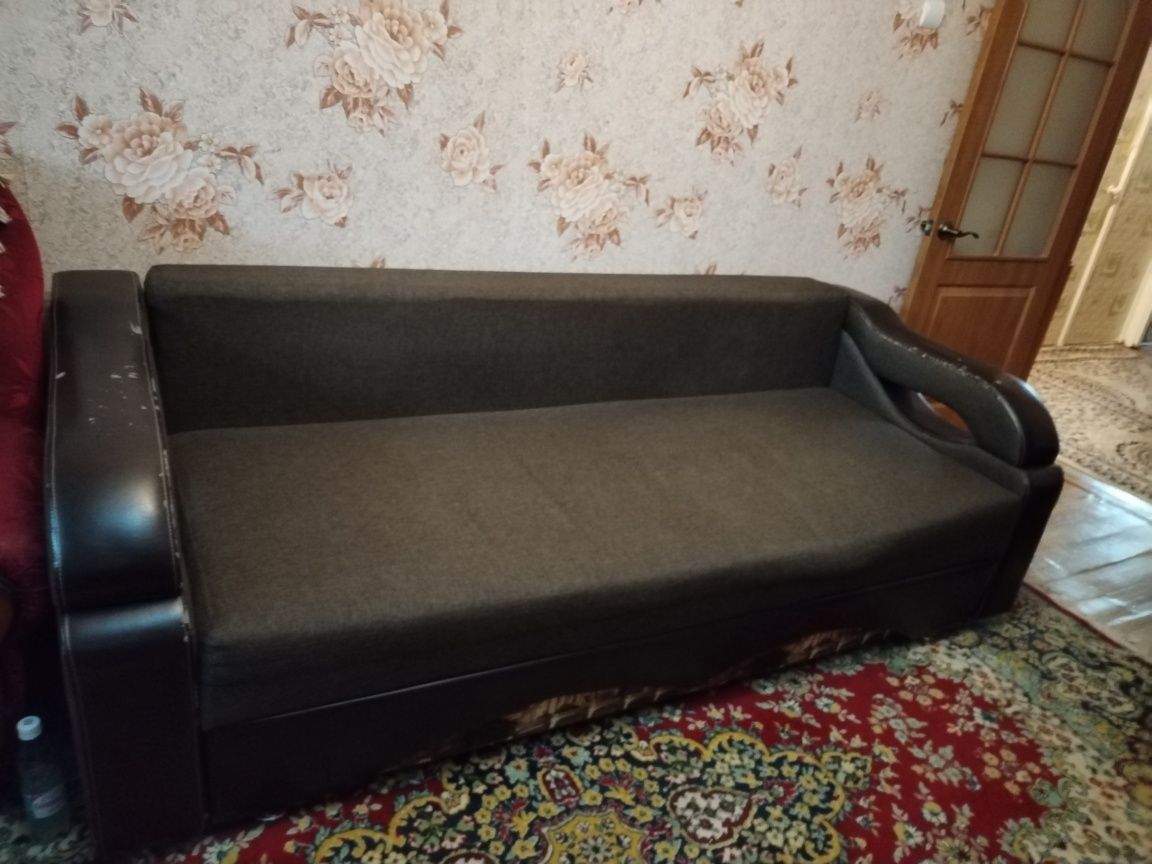 Продам диван срочно