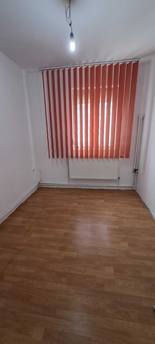 Casă cu 3 camere de vânzare