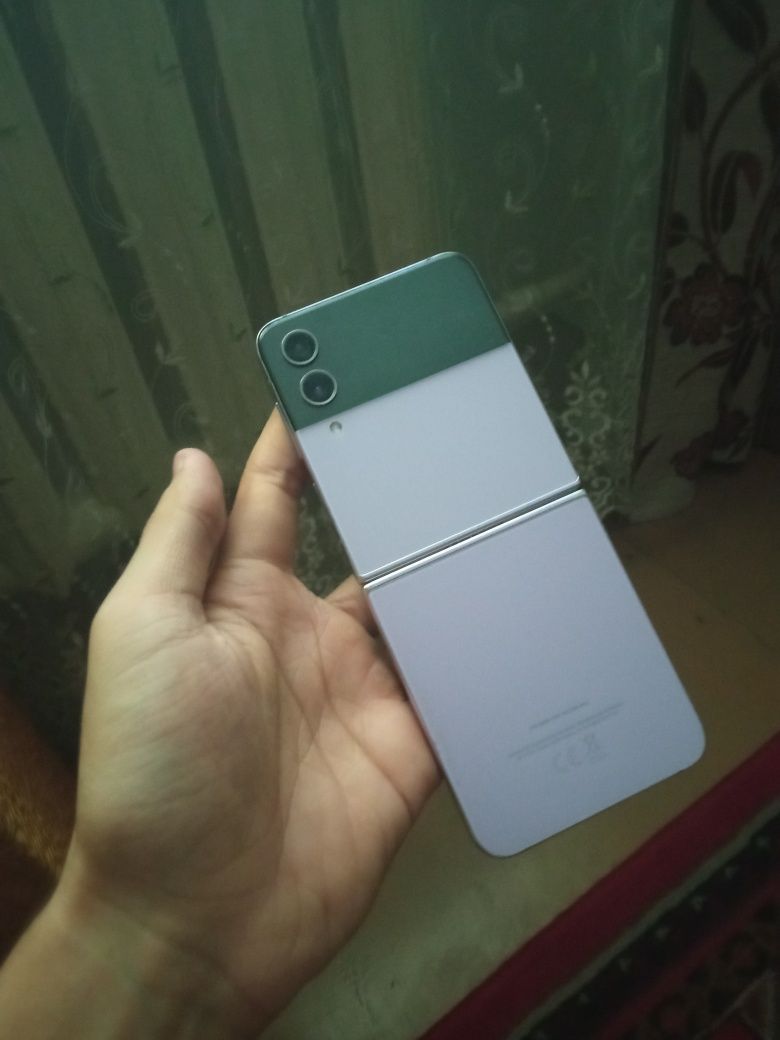 Продам Samsung galaxy z flip 4