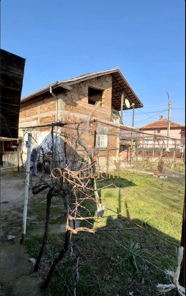 Къща в село Каравелово