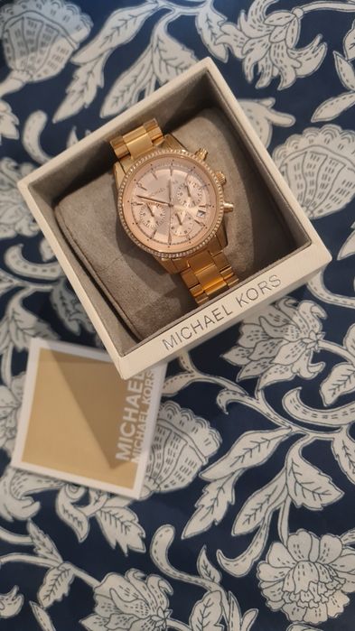 Vand ceas Fossil,Michael Kors si Geanta Valentino.