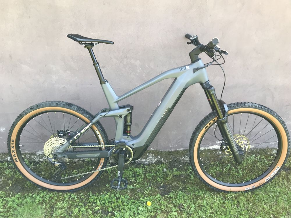 Bicicleta electrica cube full suspension carbon