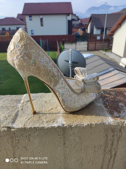 Pantofi eleganți
