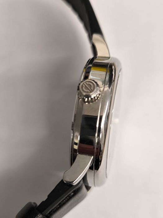 Продавам мъжки часовник CANDINO big DATE