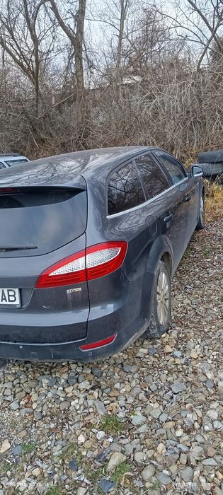 Vând ford mondeo