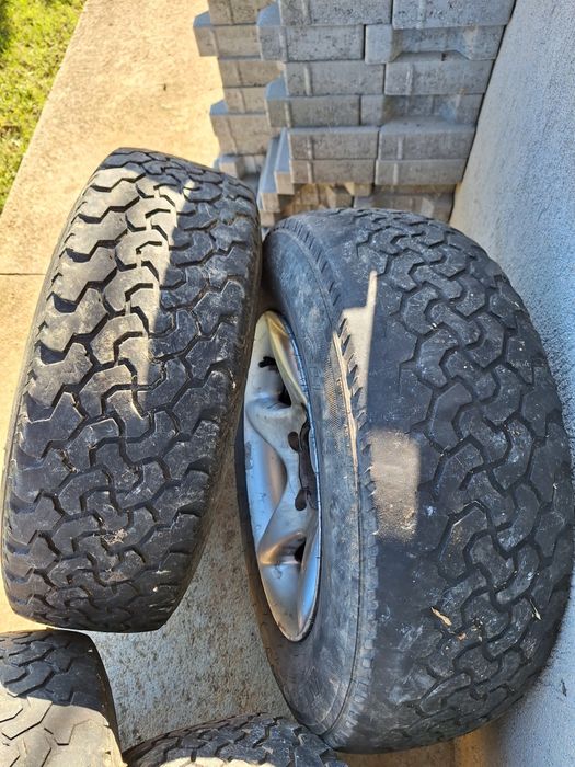 Продавам 4 бр джанти с гумите за кия спортиж