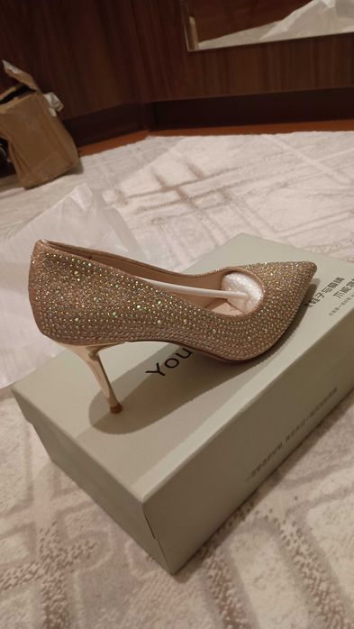 Туфли со стразами