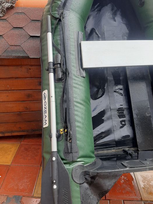 Barcă gonflabila cu motor