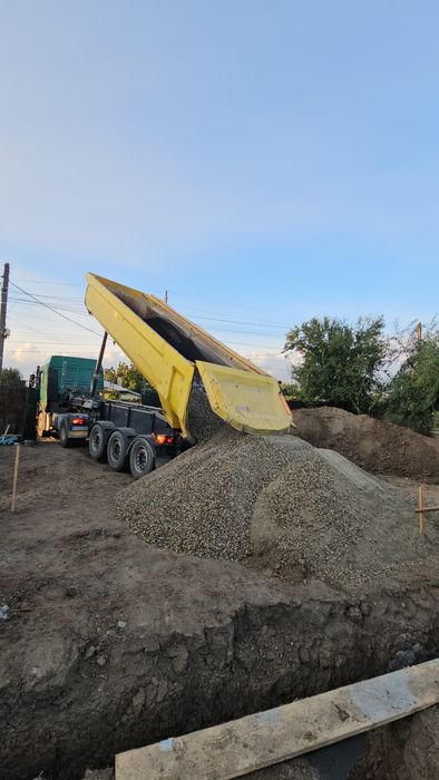 Nisip, pietris, balastru, frezat de asfalt, pamant negru, moloz