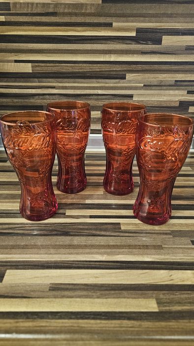 Коледни Coca-Cola чаши.