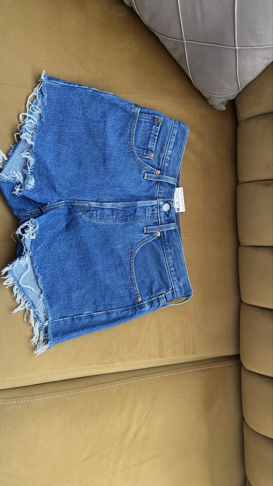 Levis дамски къси панталонки 28