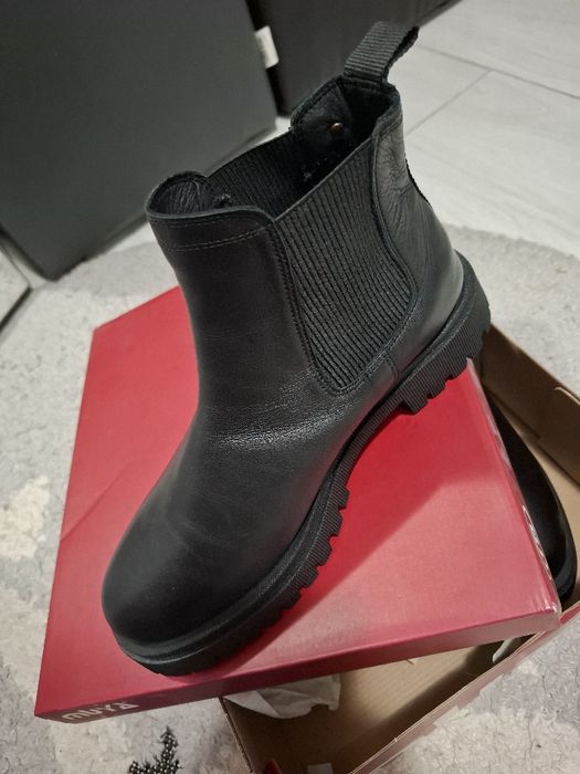 Vând ghete marimea 39 din piele naturala