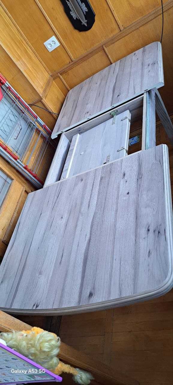 Продается раскладной стол и 4 стулья