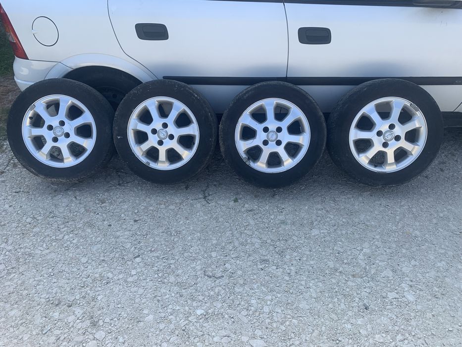 Set 4 jenti de aliaj cu cauciucuri de vara 195/60 R15