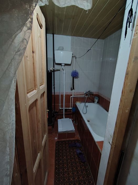 Ховли уй сотилади 4 сотих хал ремонт килинмаган 2014 йилда битган