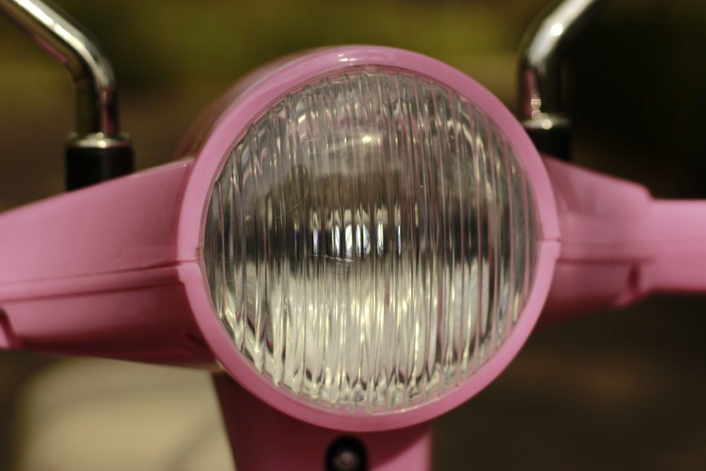 Scuter electric pentru copii Piaggio Vespa Roller 50W 12V 7Ah #Pink