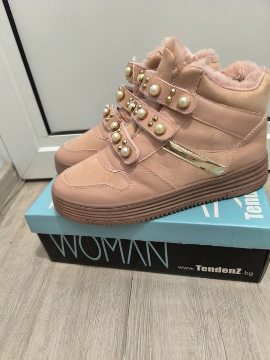 Нови розови боти