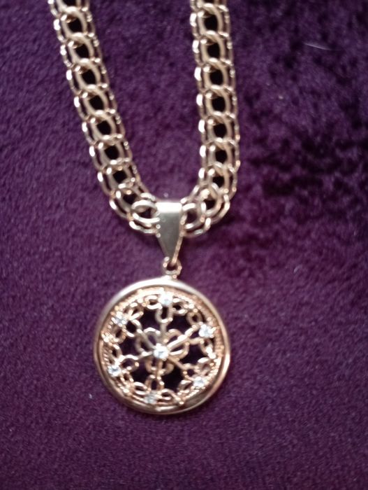 Золотая цепь с кулоном