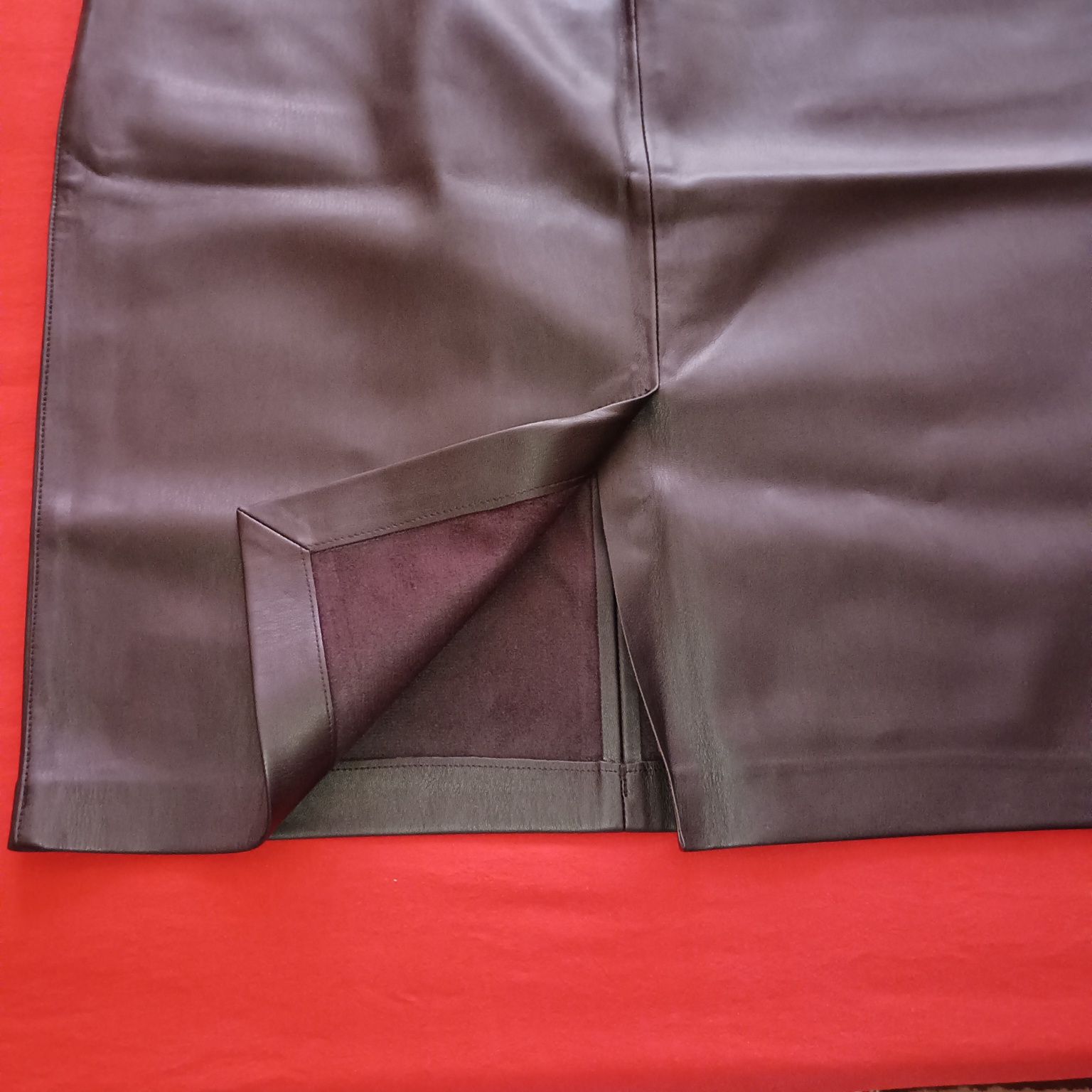 Пола на MANGO от изкуствена кожа с висока талия в Midi design.