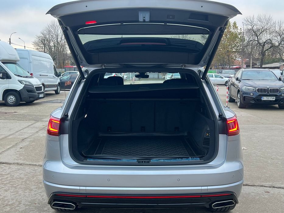 Vw touareg R-LINE an fab 2020/km realii 100%/ accept test reprezentant