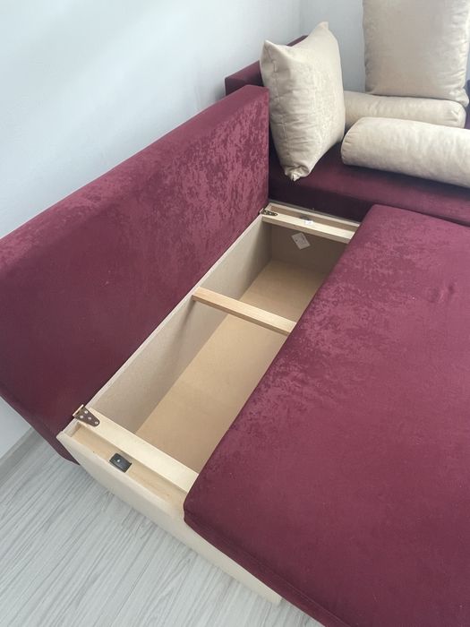 Диван с възглавнички