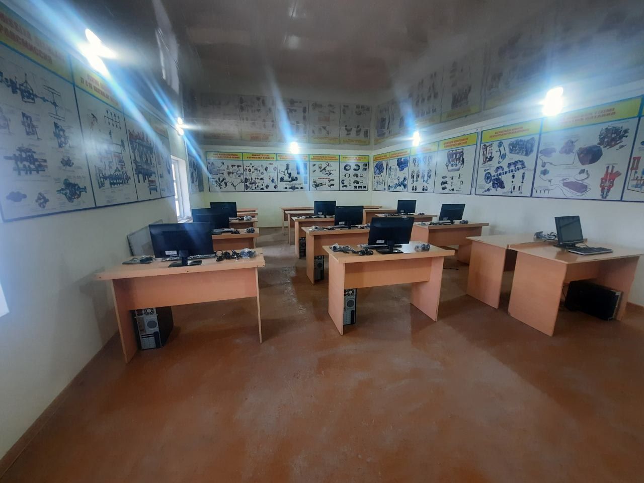 Uy hovli sotiladi