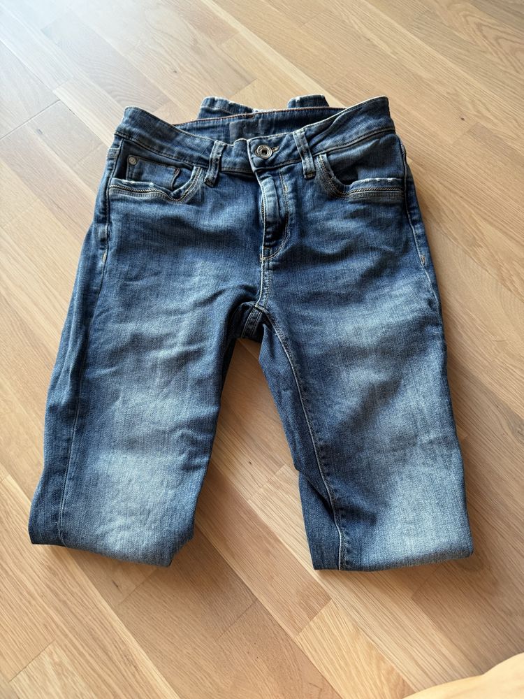Blugi Pull and Bear, Mustang si Colins