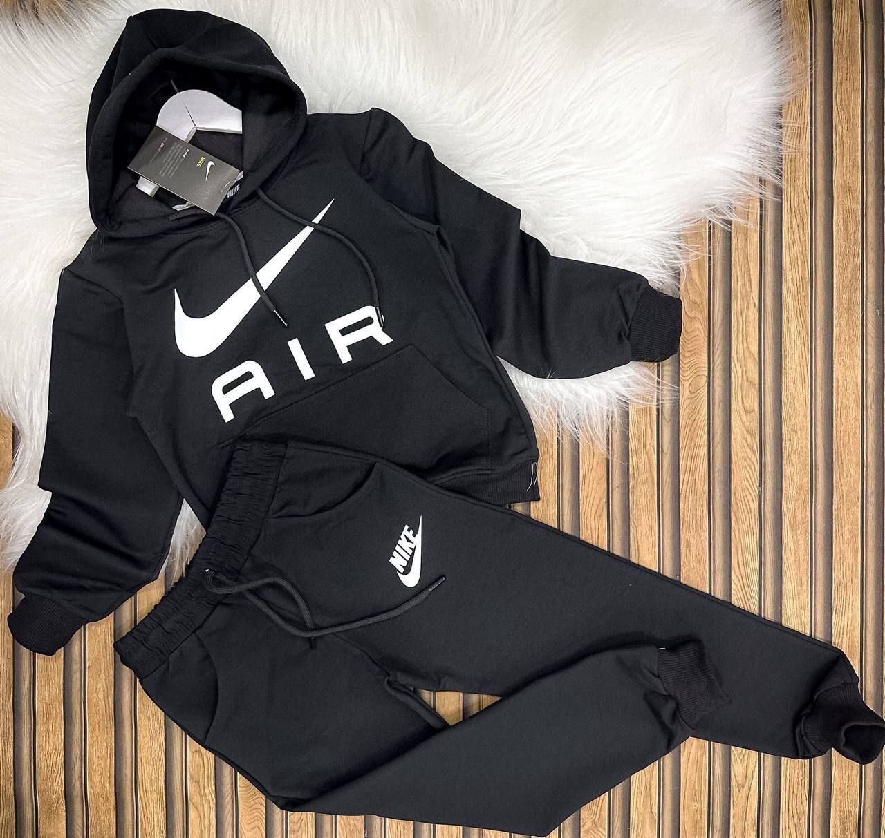 Treninguri copii Nike Air ,sigle cusute 
Negru