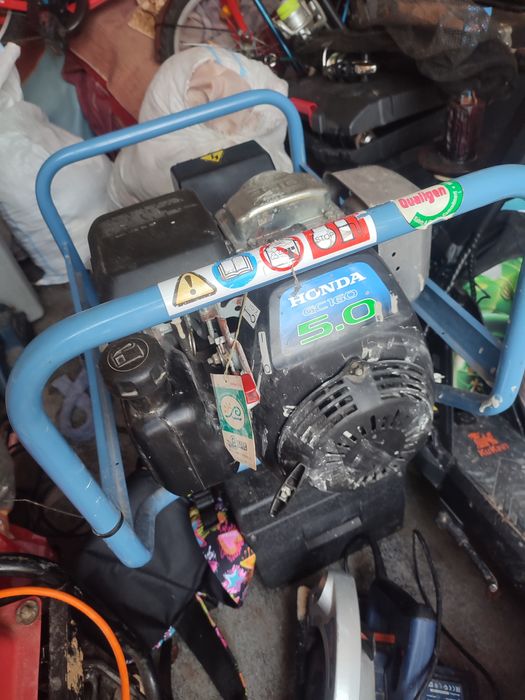 Vând generator honda