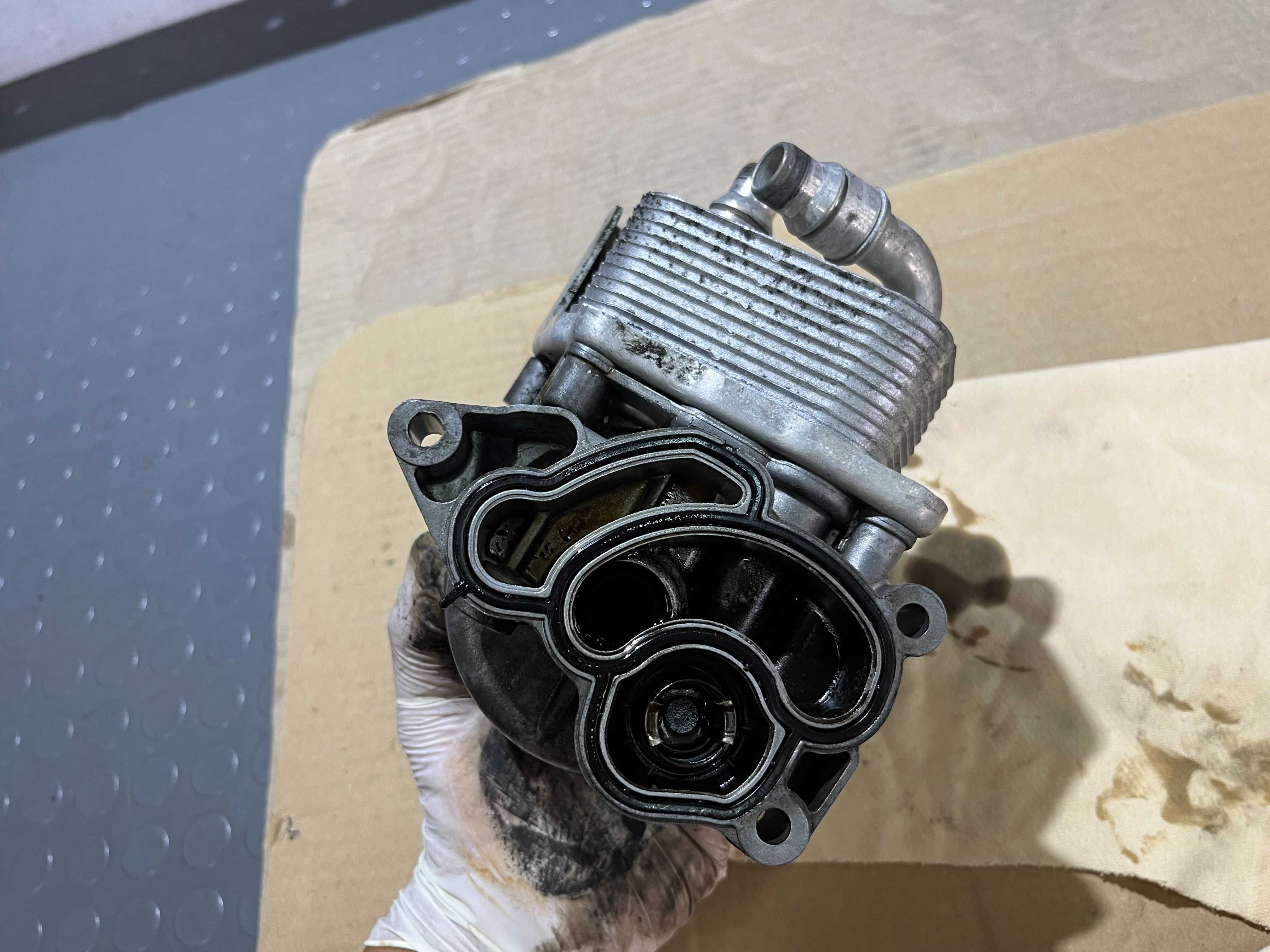 Конзолата на масления филтър с охладителя за BMW E46 316 / 318 (N42)
