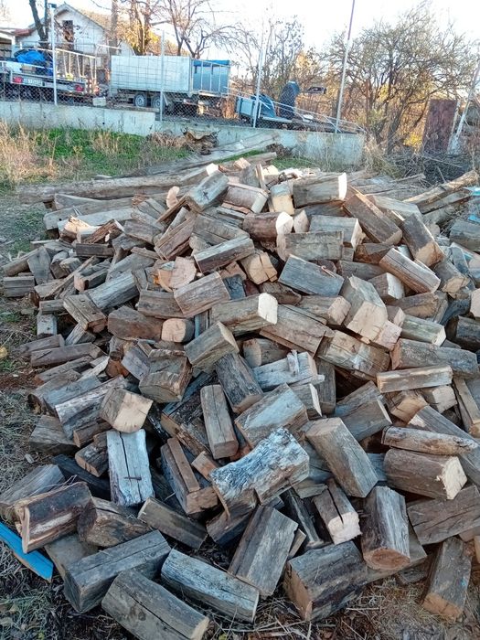 Дърва / нарязани греди за камина /