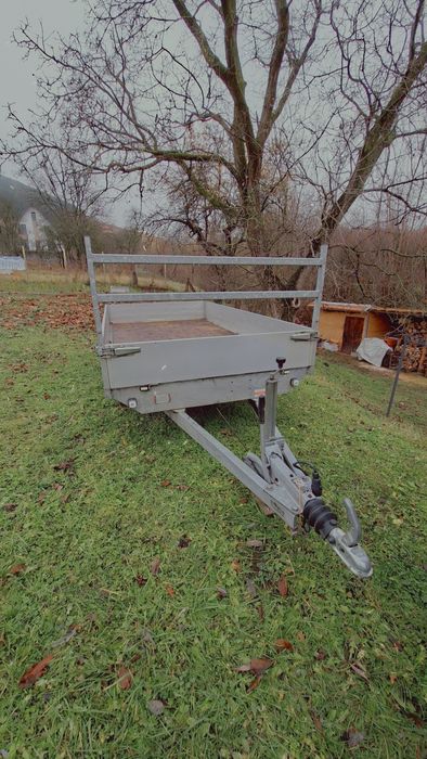 Vând remorca cu doua axe