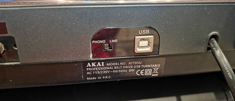 Продавам перфектен грамофон AKAI ATT05U