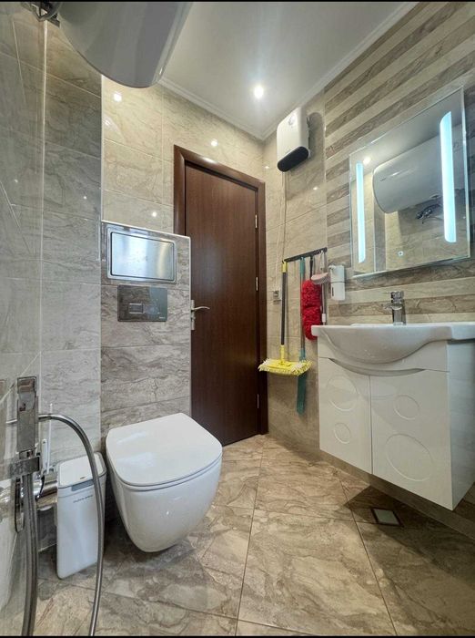 Продава се Тристаен апартамент в Пловдив, Христо Смирненски - 90 кв.м за 1945 €/кв.м - Снимка #8