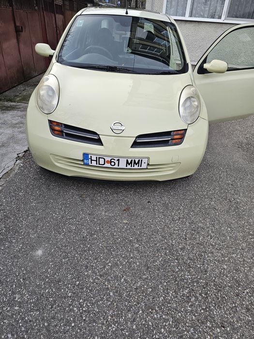 Mașină Nissan Micra