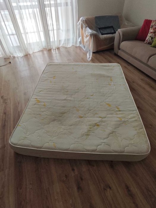 Матрас б/у размер 1.6*2