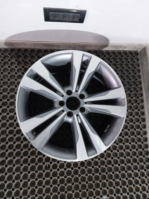 trei jante 19 originale mercedes s w222 / a217 / c217 8,5j et36