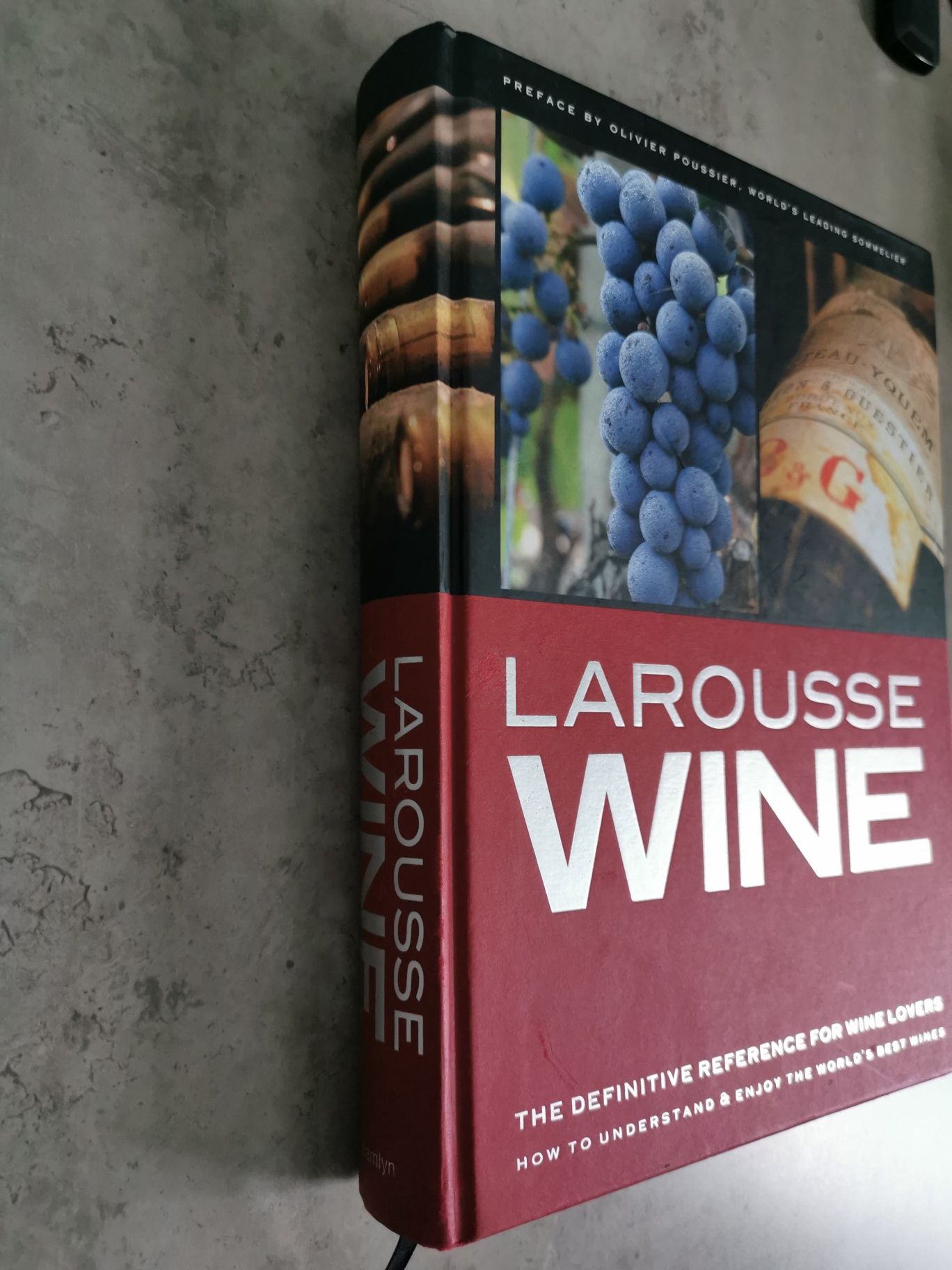 Книга за ценители на виното "Larousse Wine"
