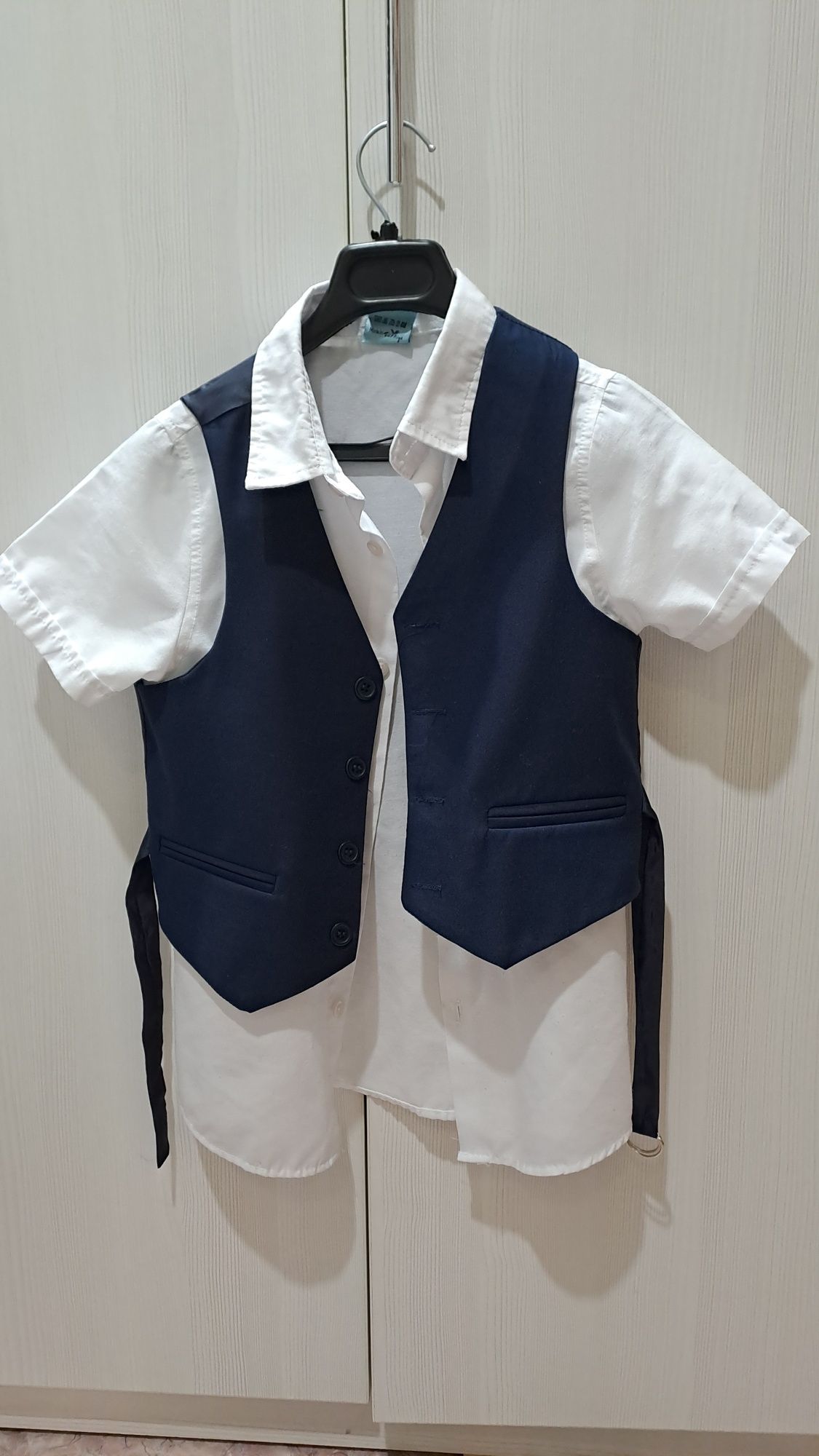 Школьная форма рубашка и желетка на мальчика 6-7 лет