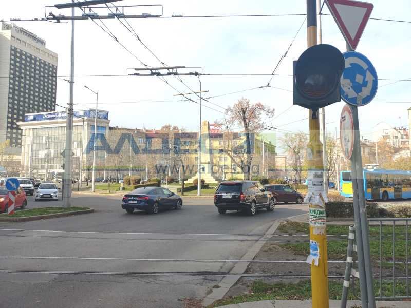 Отличен офис до пл. Руски паметник!