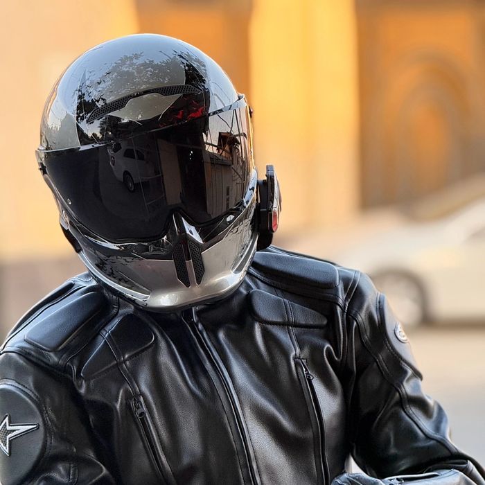 Продаю мотошлем RUROC BATMAN