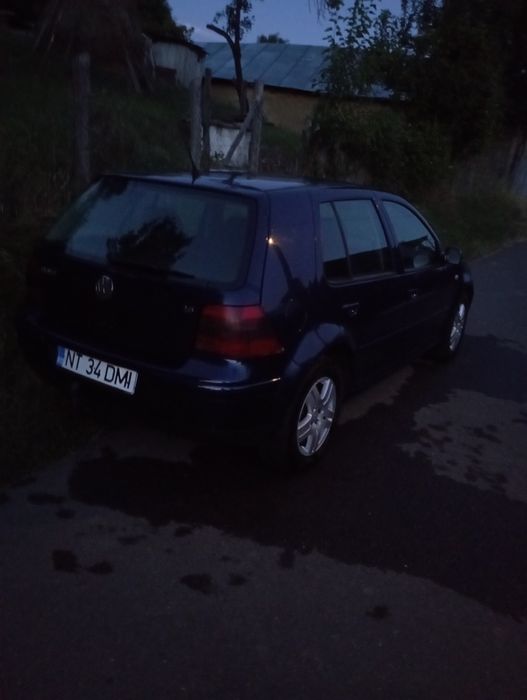 Vând golf 4 motor de 1,6 benzinar