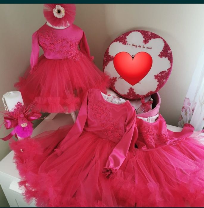 Rochiță fucsia din dantela cu tull, pentru botez