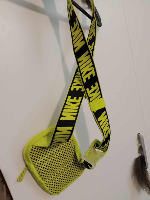 Чанта на NIKE за през рамо