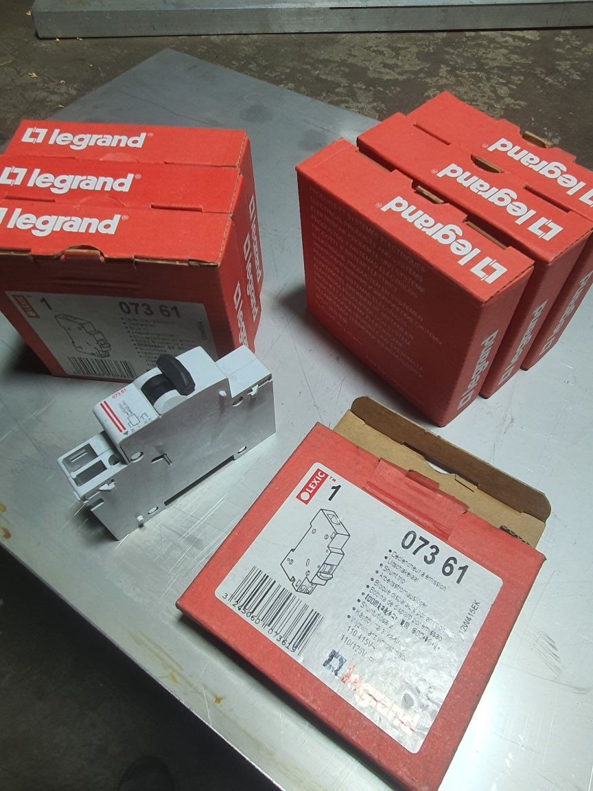 Расцепитель Legrand 220V. Для защиты от перепадов напряжения.