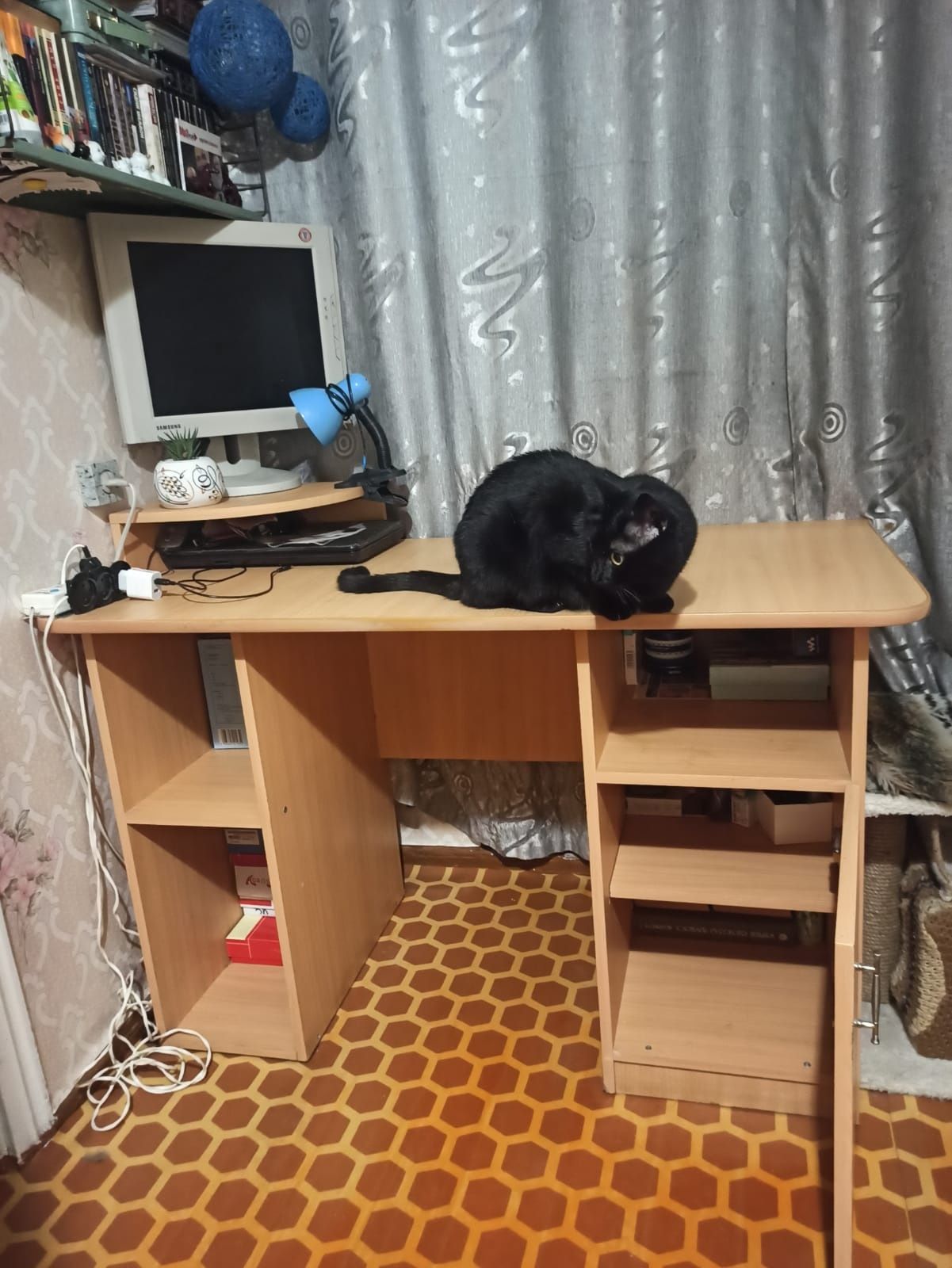 Стол ученический компьютерный