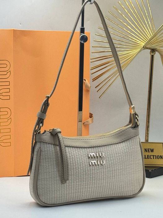 Geanta Miu Miu noua !!! Dimensiuni 24/15 !!!