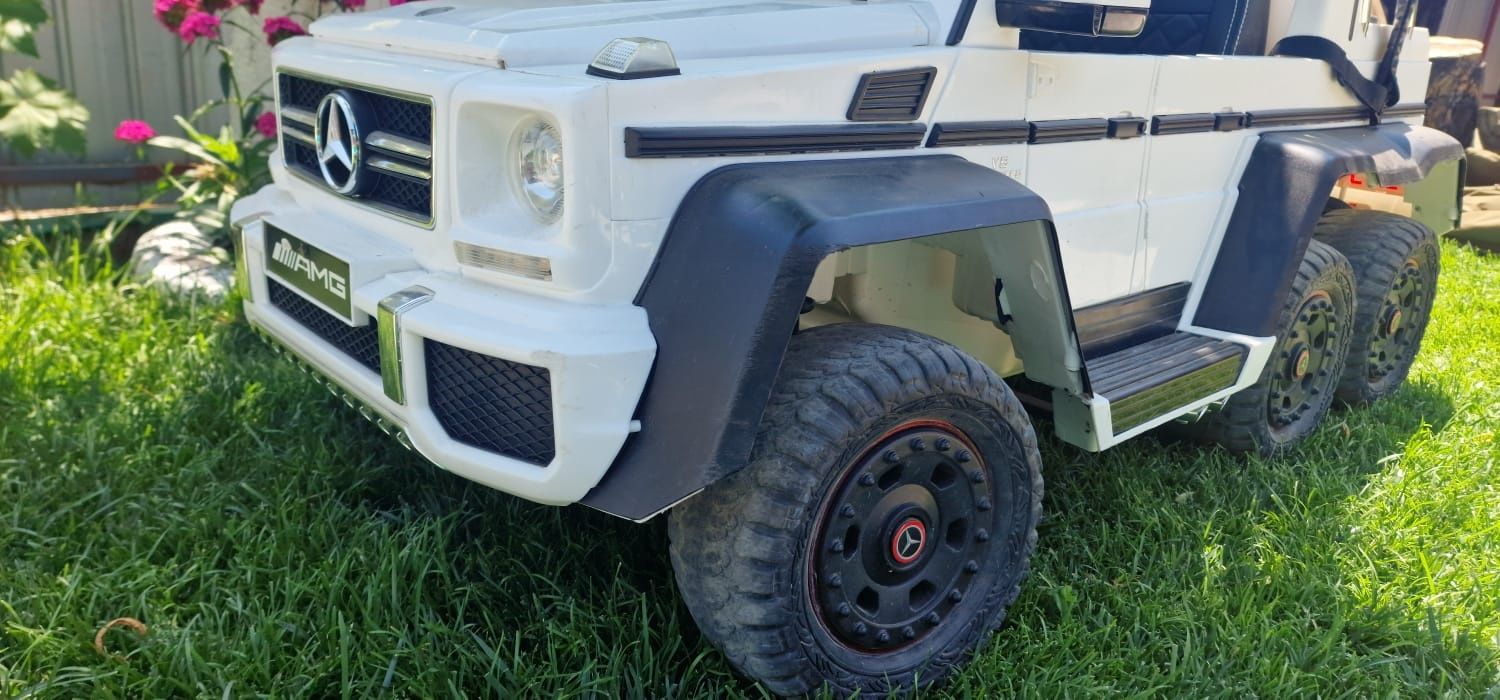 Masinuta electrica pentru copii Mercedes AMG 6X6