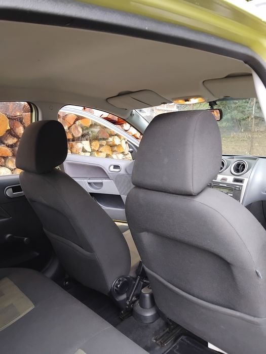 Продавам Форд Фиеста