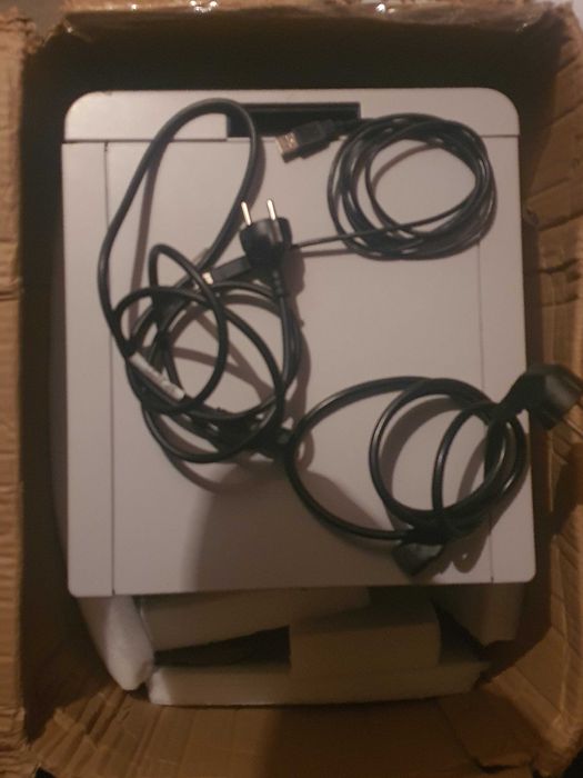 Vând imprimantă profesională DNP DSRX1HS + stickuri 99buc 2GB